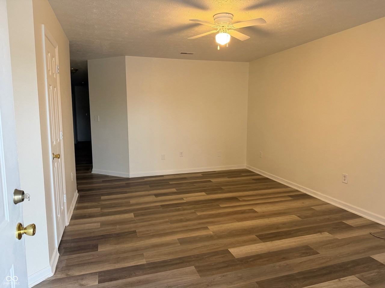 4930 Elliott Ave - Photo 3 of 16