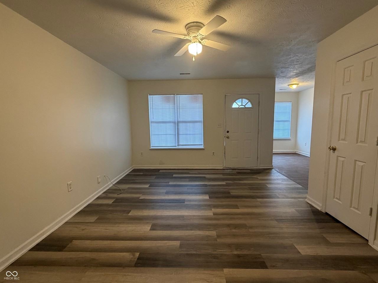 4930 Elliott Ave - Photo 4 of 16