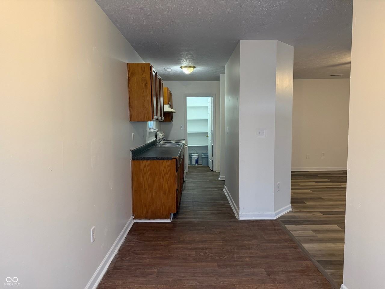 4930 Elliott Ave - Photo 5 of 16