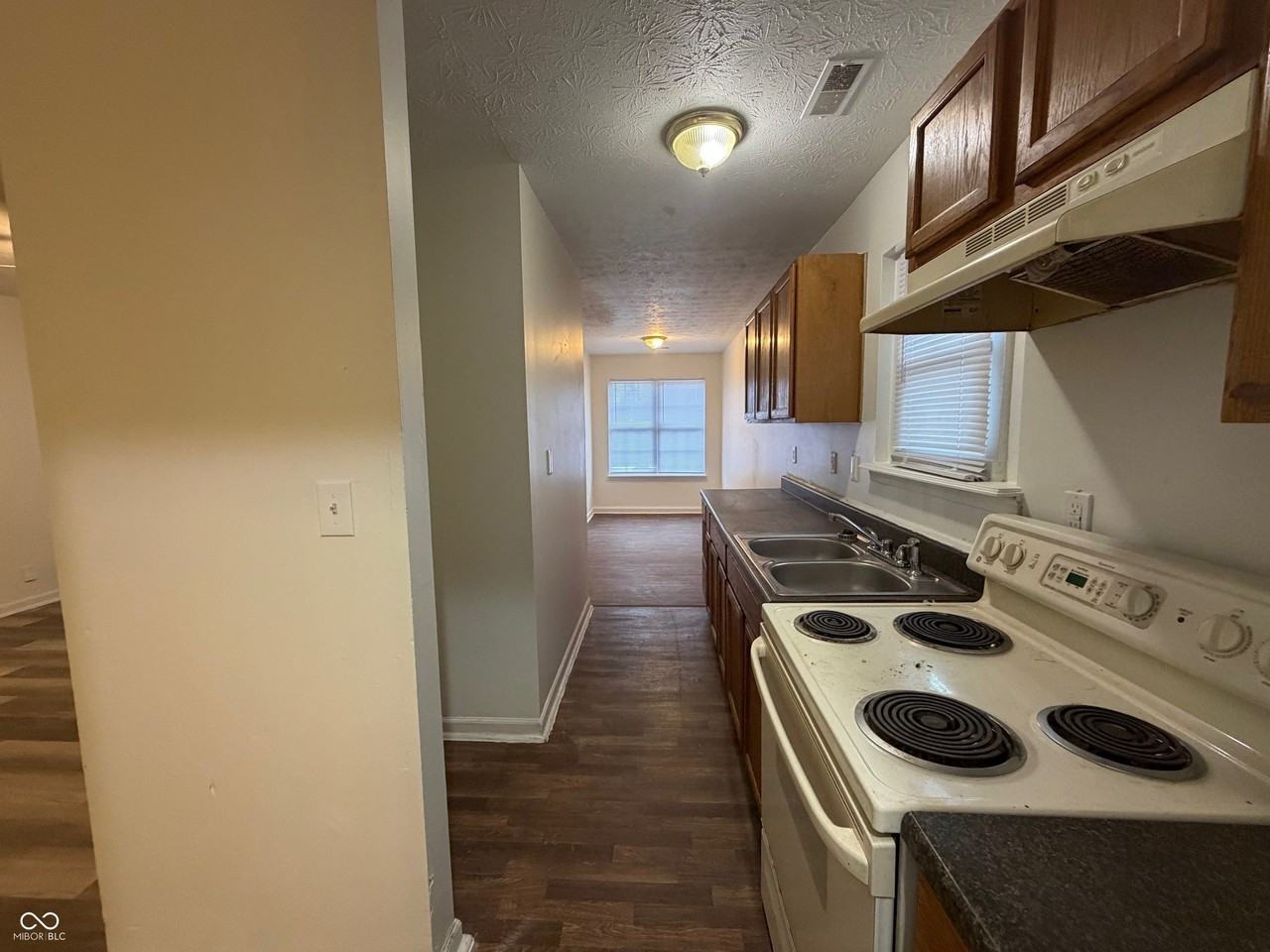 4930 Elliott Ave - Photo 7 of 16