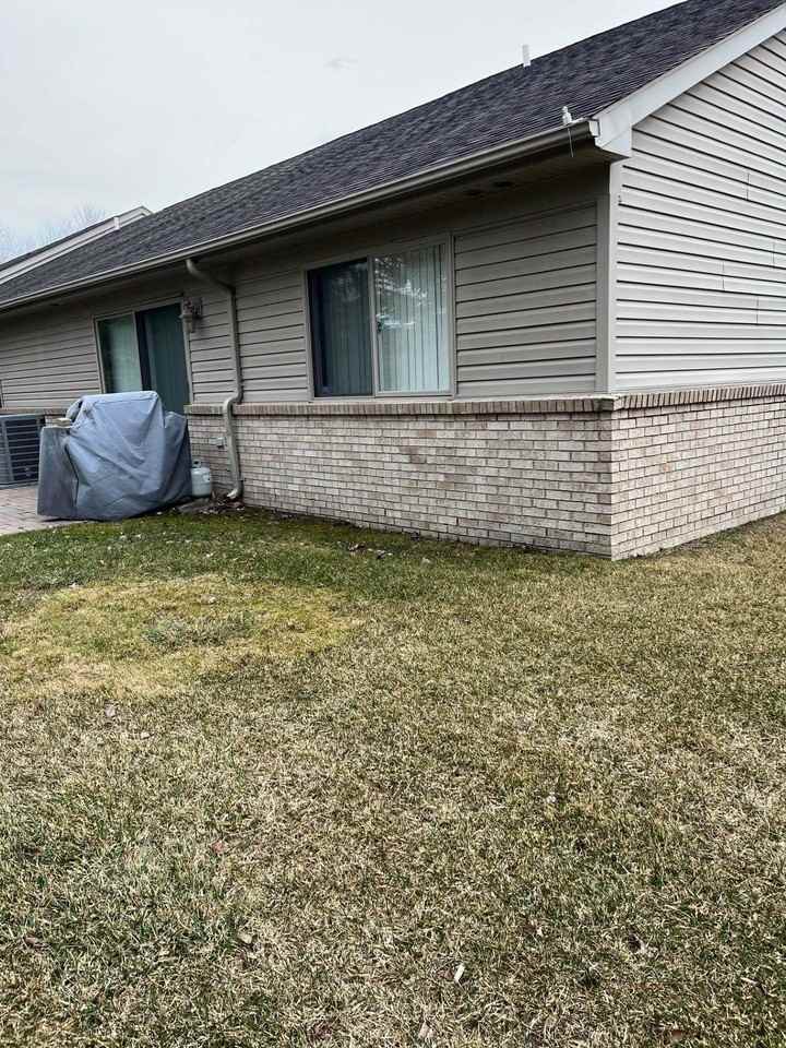 16123 Blue Spruce Ln - Photo 2 of 7