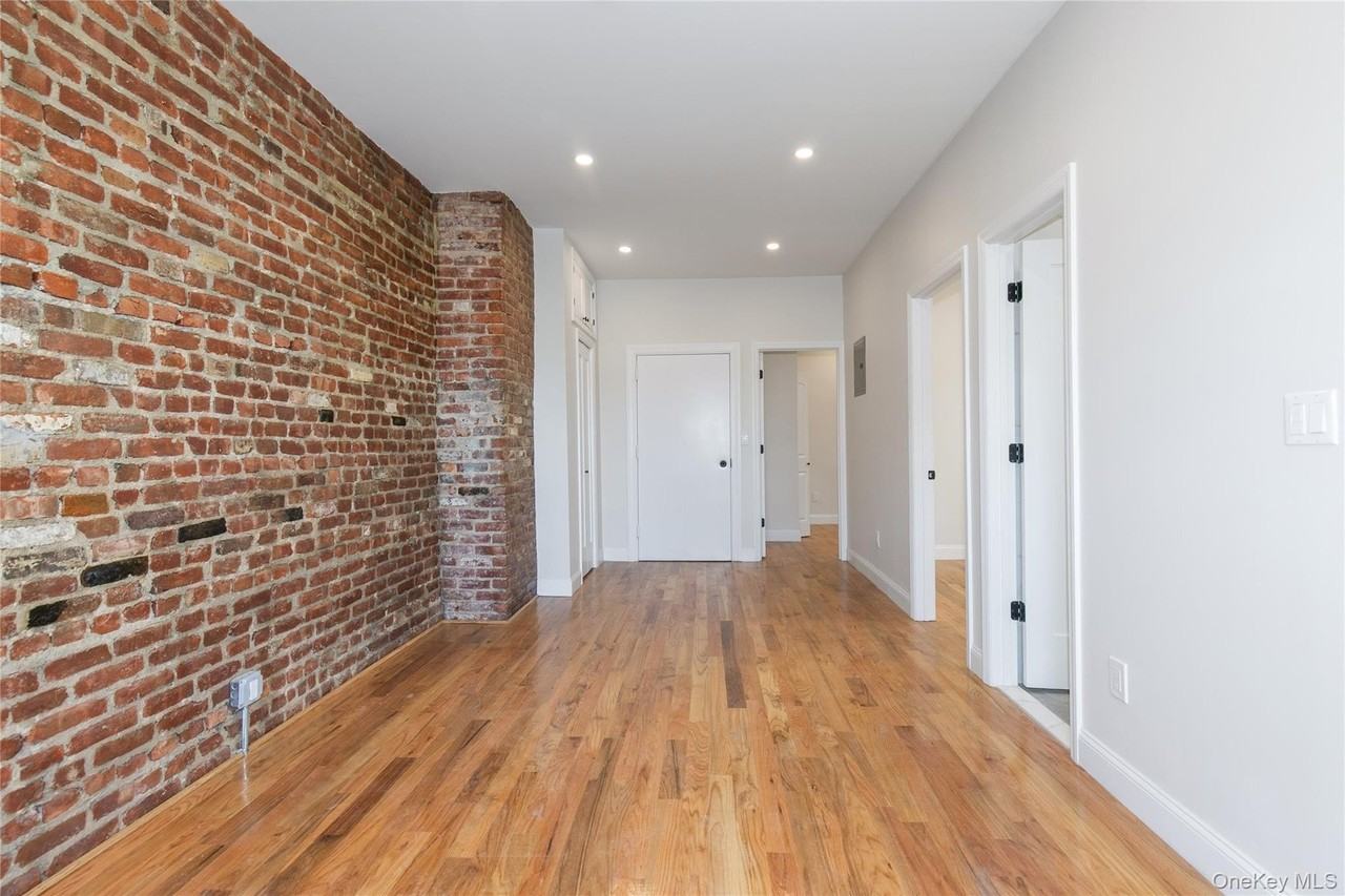 10444 42nd Ave #1B - Photo 2 of 16