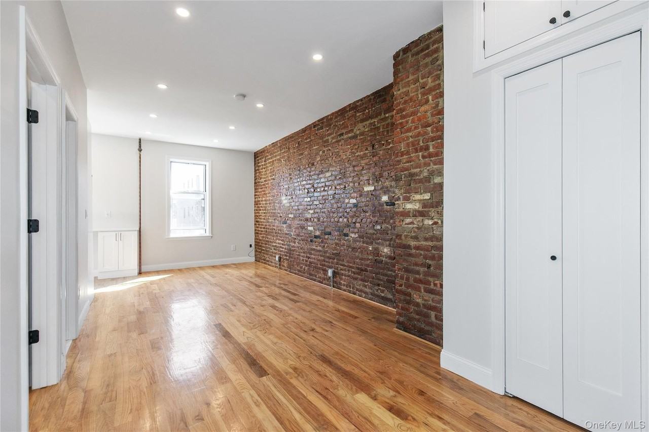 10444 42nd Ave #1B - Photo 3 of 16