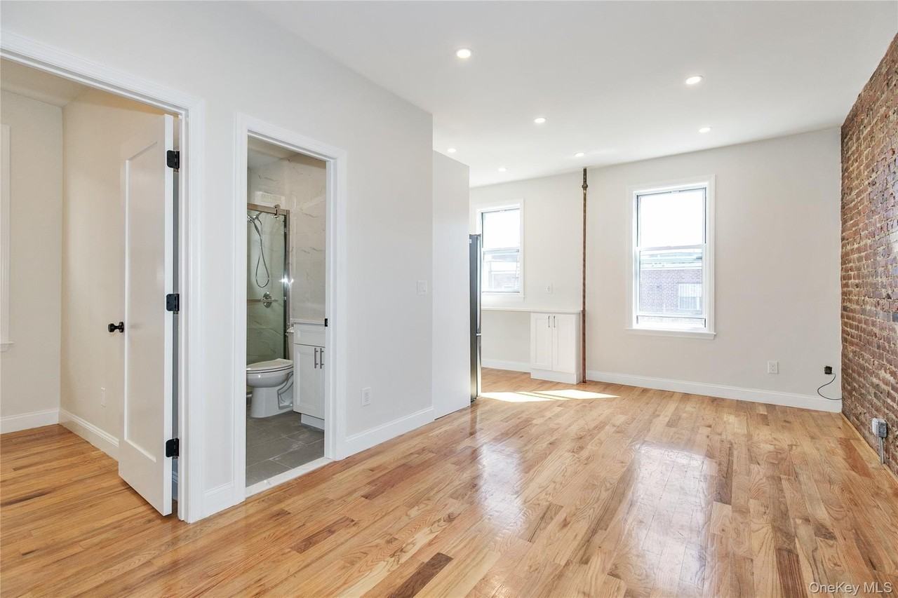 10444 42nd Ave #1B - Photo 5 of 16