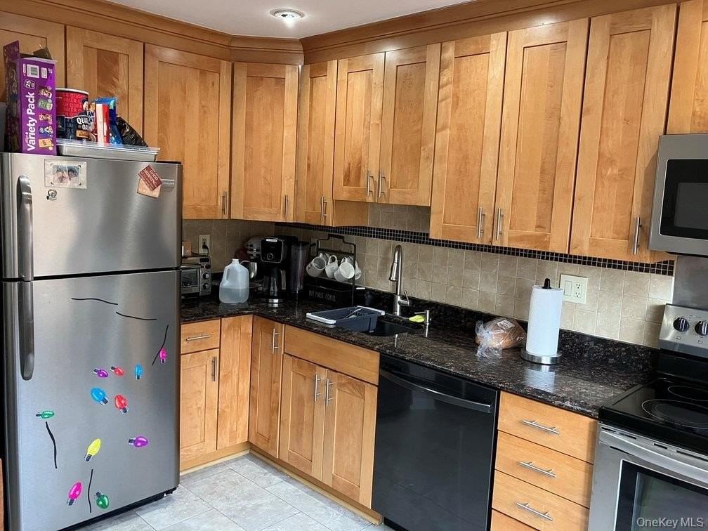 1404 Pondcrest Ln - Photo 3 of 31