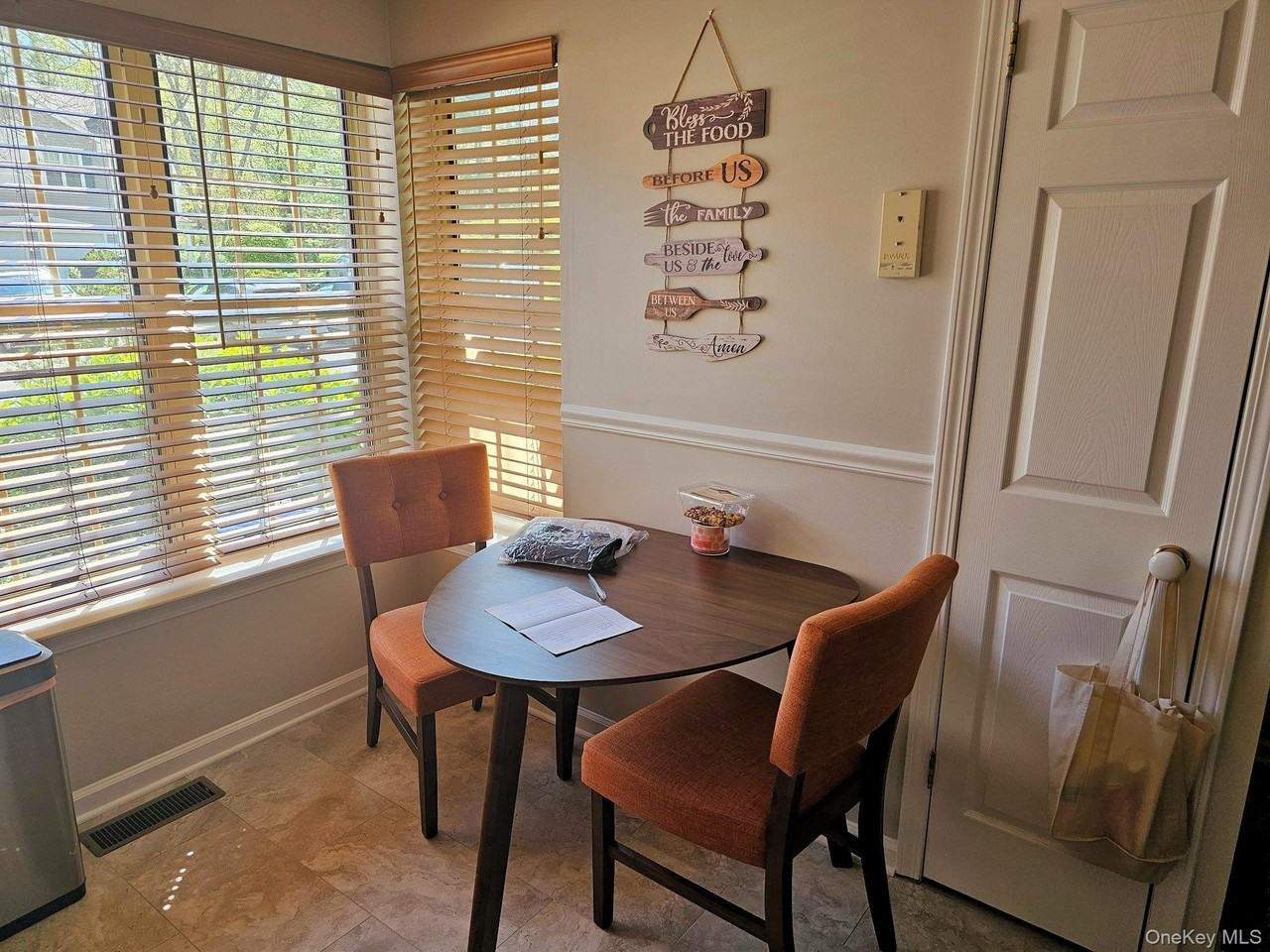 1404 Pondcrest Ln - Photo 4 of 31