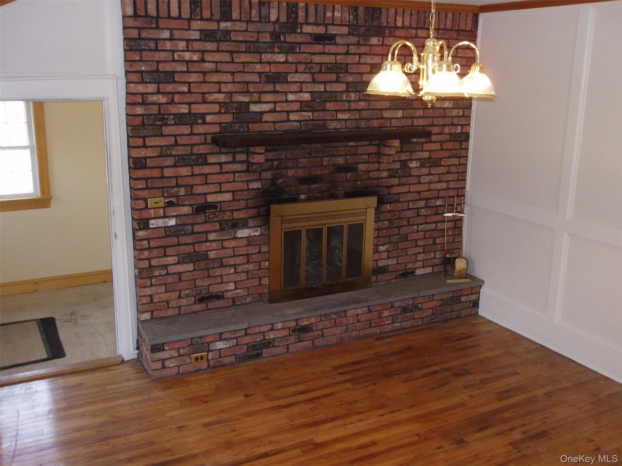 953 Ripley Ln - Photo 4 of 17