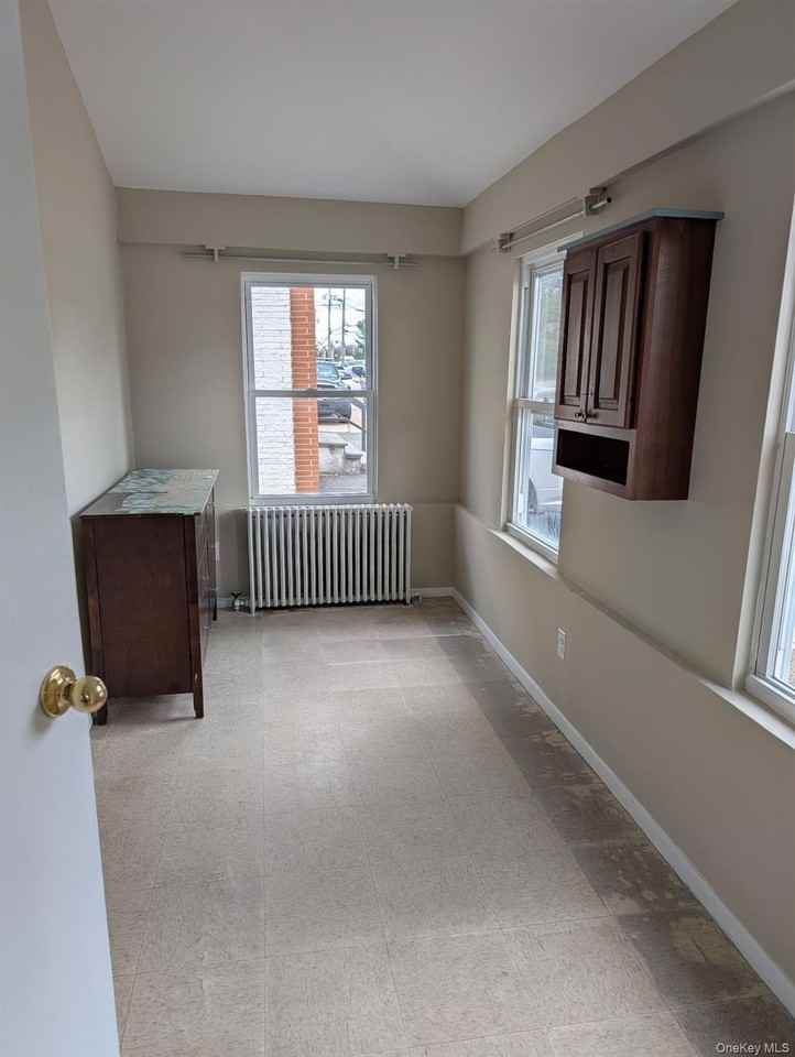 136 Duffy Ave - Photo 5 of 7