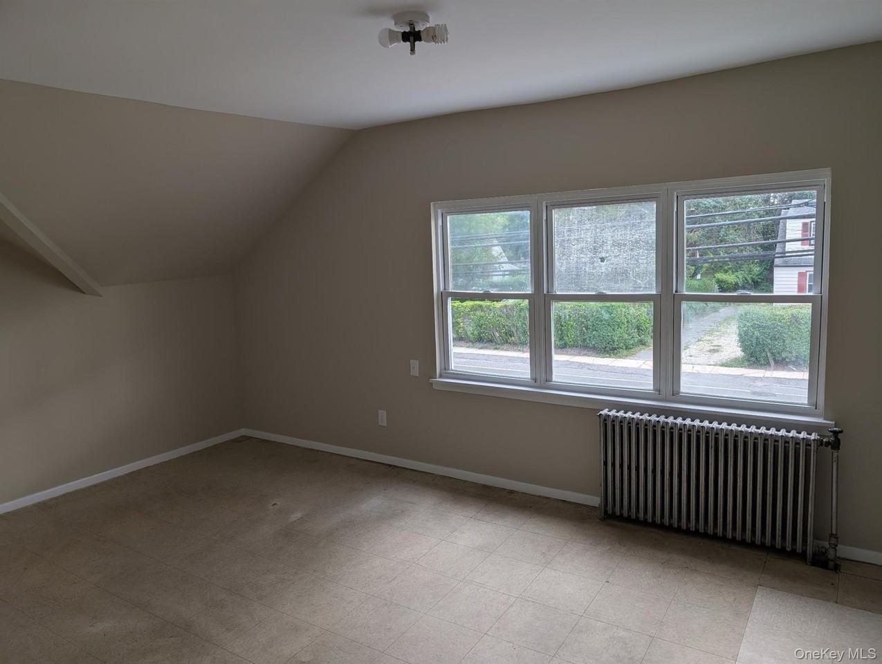 136 Duffy Ave - Photo 6 of 7