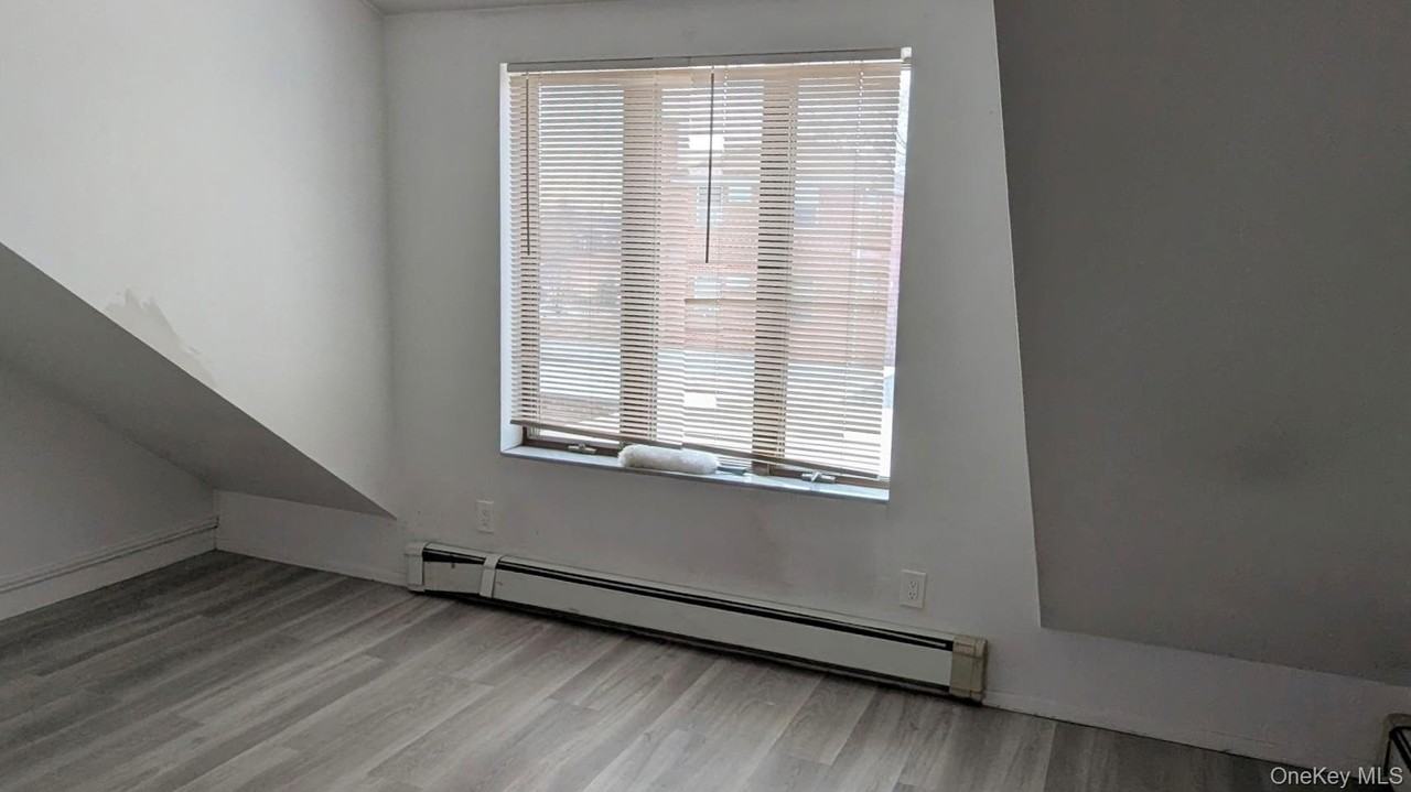 2146 73rd St 2nd Fl - Photo 6 of 7