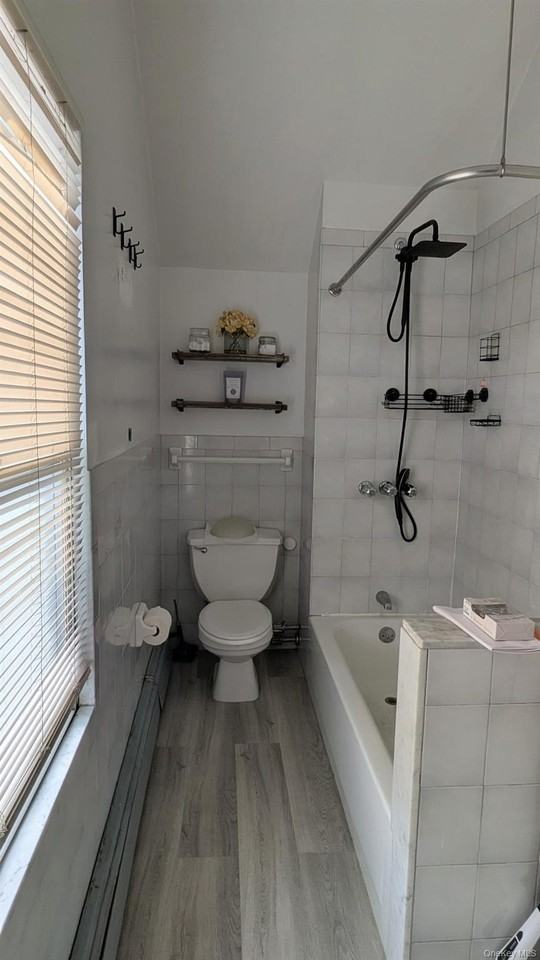 2146 73rd St 2nd Fl - Photo 7 of 7