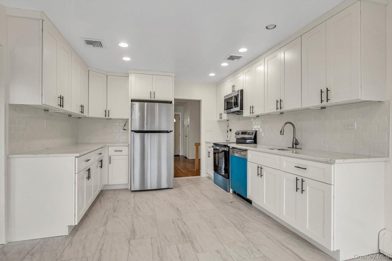 16 Middle Ln - Photo 6 of 21