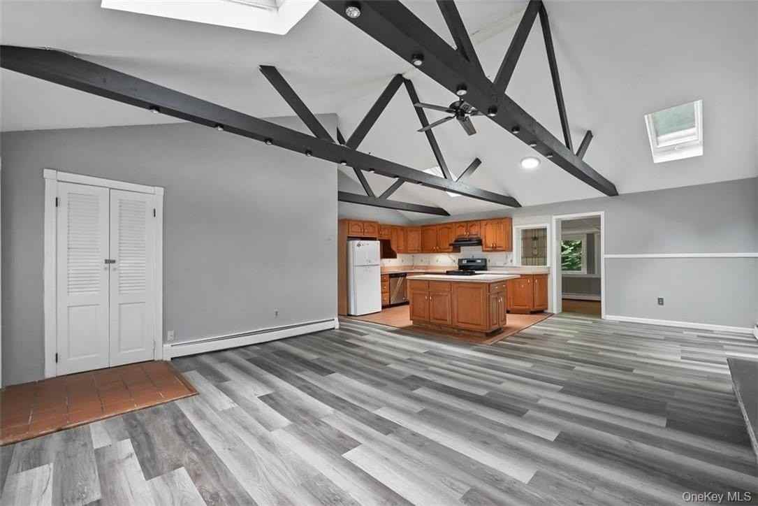 35 Peddler Hill Rd - Photo 5 of 23