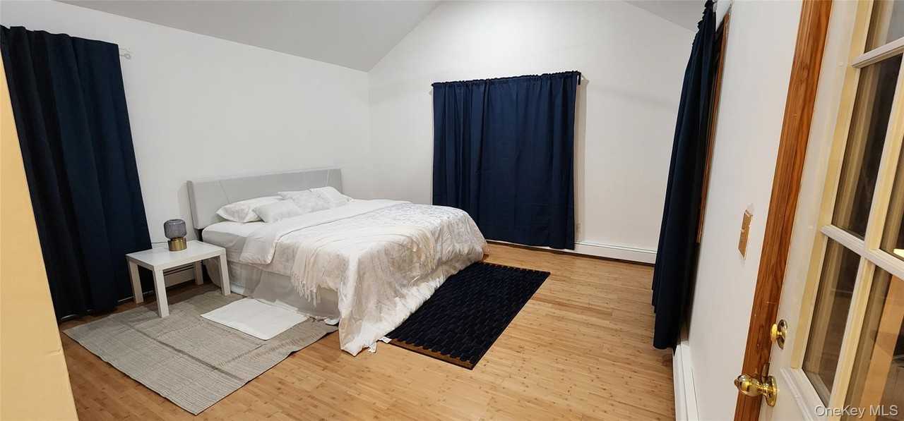 150 E Walnut St - Photo 3 of 19