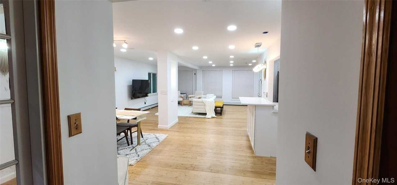 150 E Walnut St - Photo 5 of 19