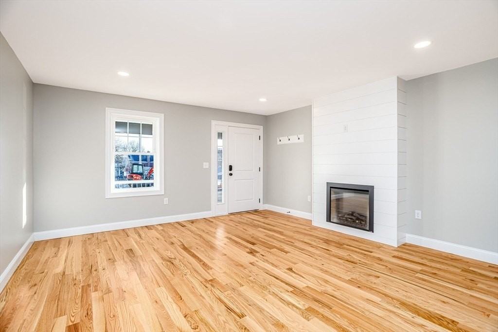 33 Milton St Unit 1 - Photo 3 of 36