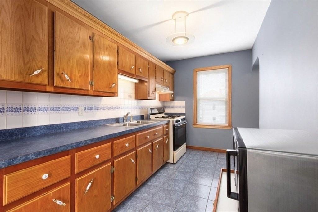 344 Snell St Apt 2 - Photo 2 of 10