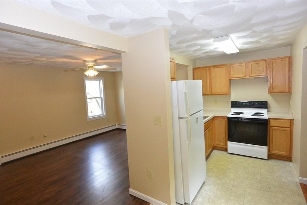 152 Green St Unit 152 - Photo 5 of 20