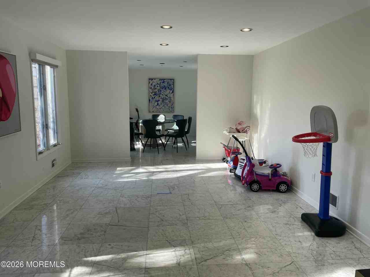 60 Larchwood Ave - Photo 4 of 13