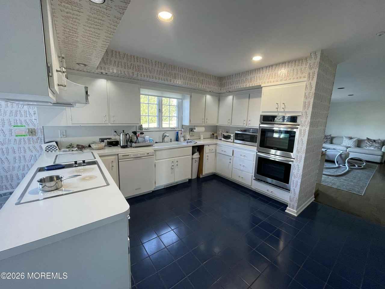 60 Larchwood Ave - Photo 6 of 13