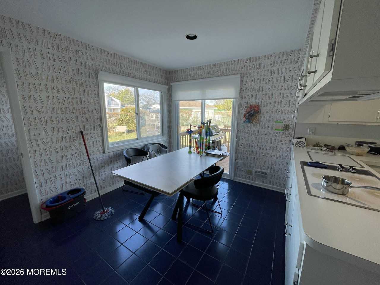 60 Larchwood Ave - Photo 7 of 13