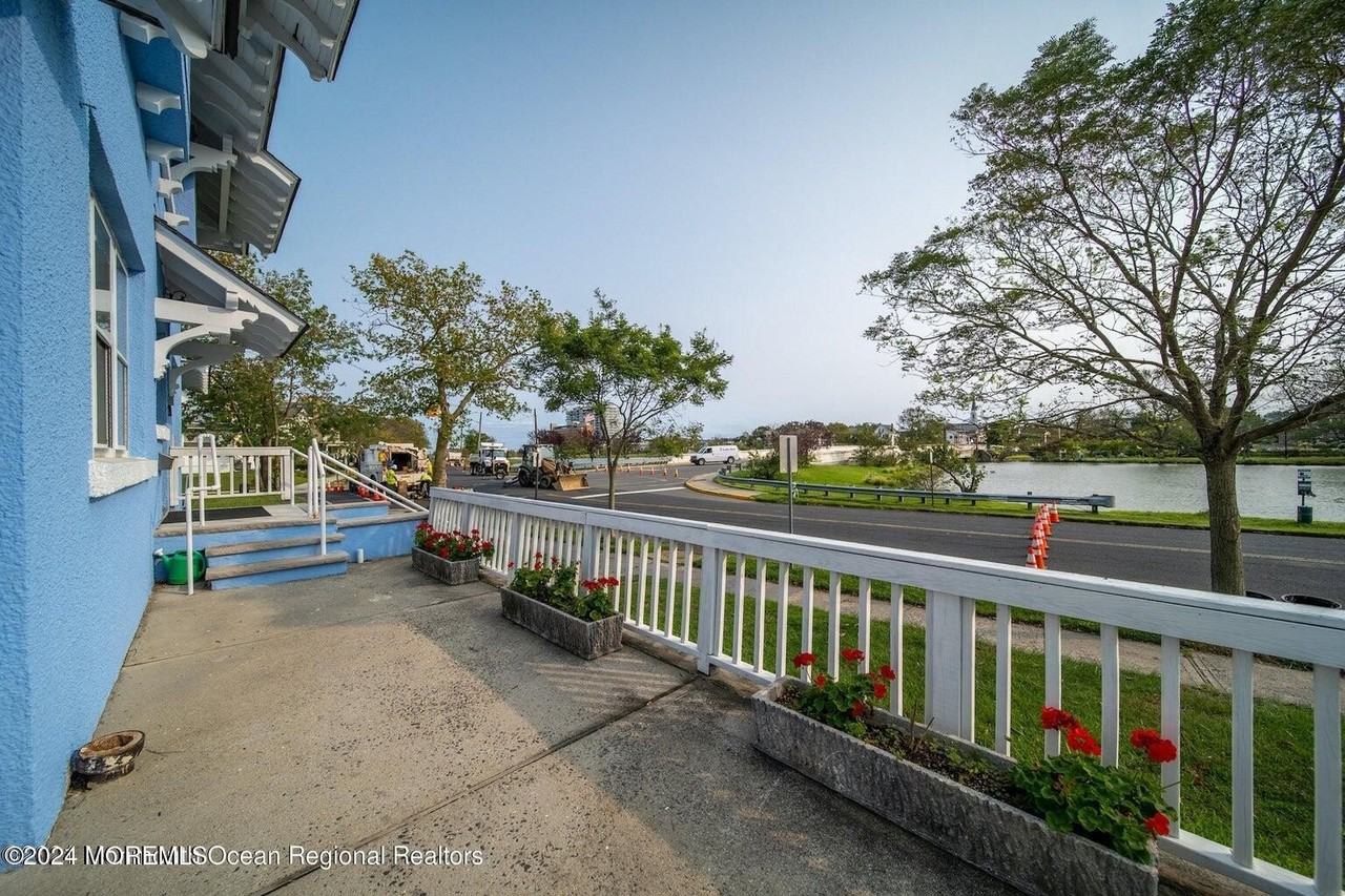 501 Sunset Ave Apt 4 - Photo 3 of 11