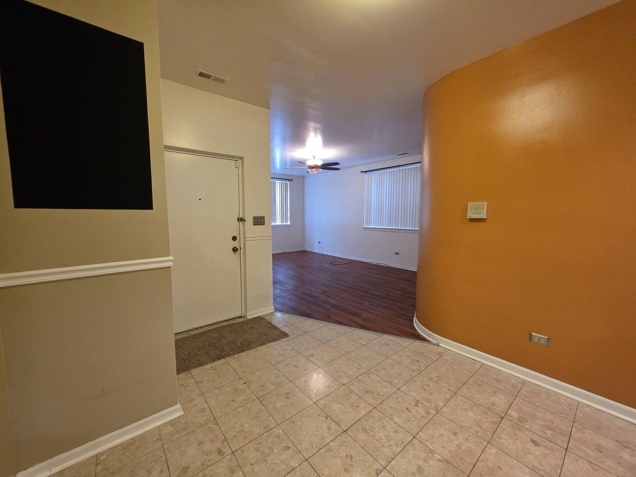 6739 S Merrill Ave Apt 1n - Photo 2 of 16