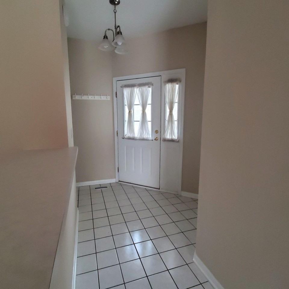 147 Polaris Dr - Photo 2 of 19