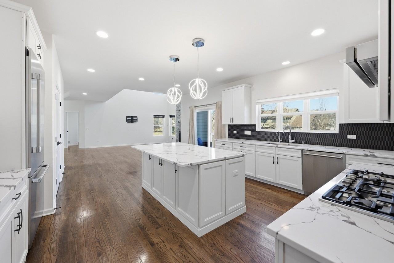 4530 Fairfax Ave - Photo 4 of 23