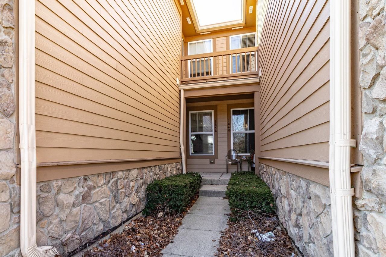 1858 Crenshaw Cir - Photo 3 of 35