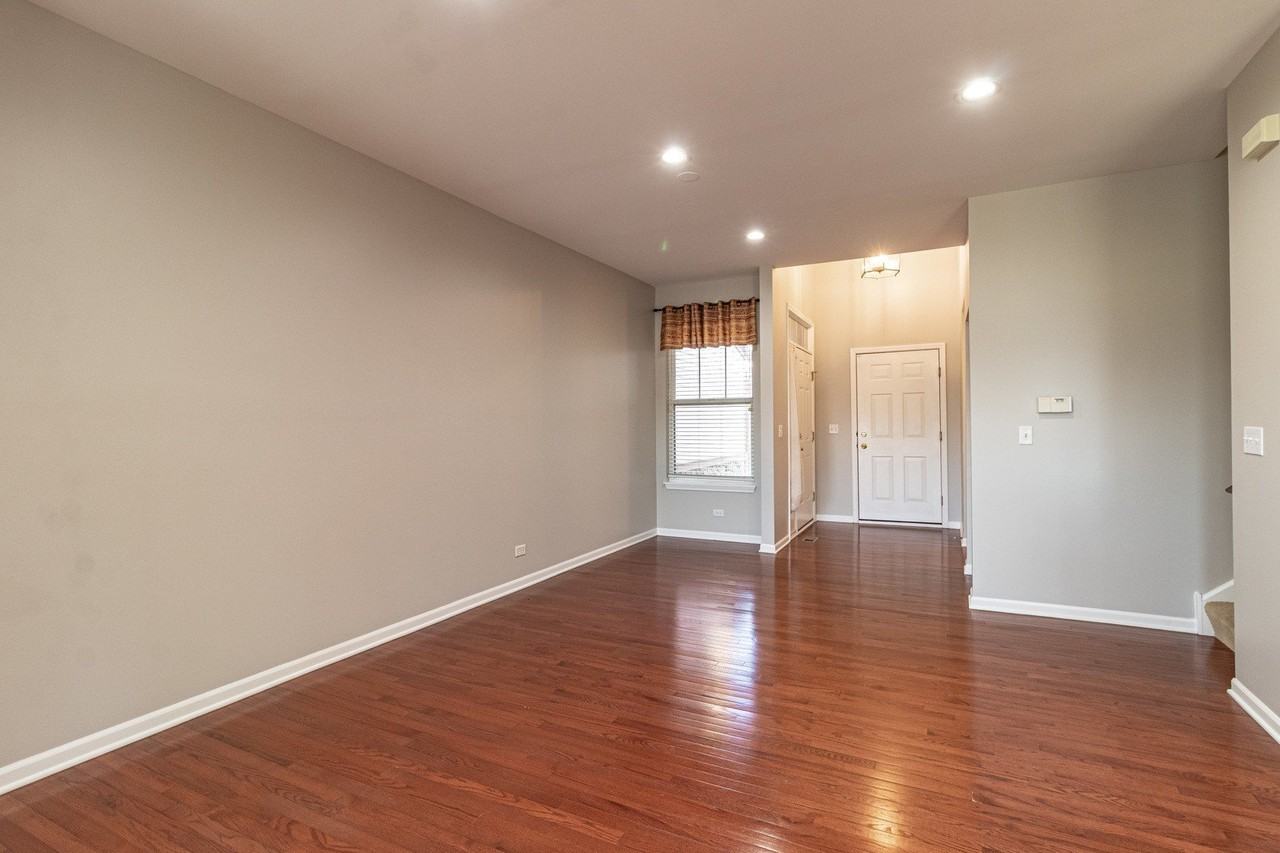 1858 Crenshaw Cir - Photo 6 of 35