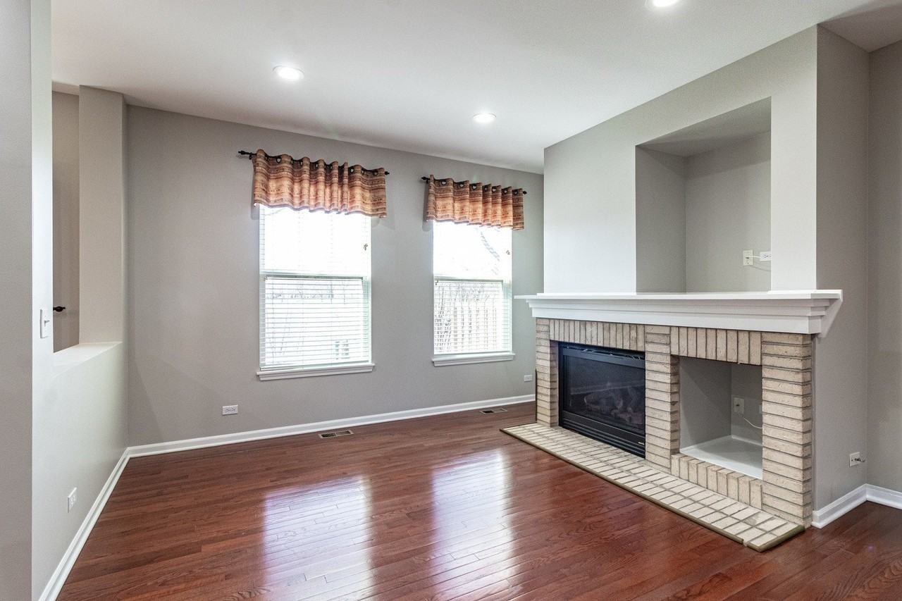 1858 Crenshaw Cir - Photo 7 of 35