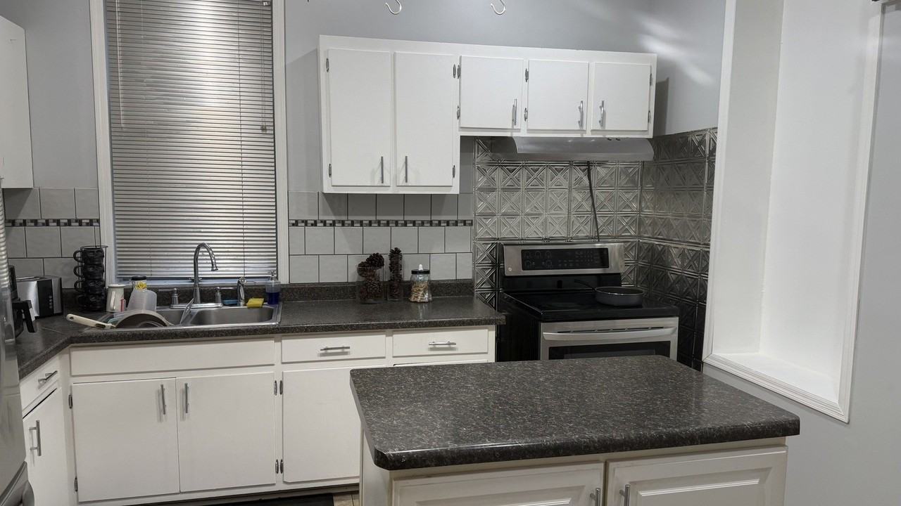 11824 S Stewart Ave Unit 1 - Photo 4 of 7