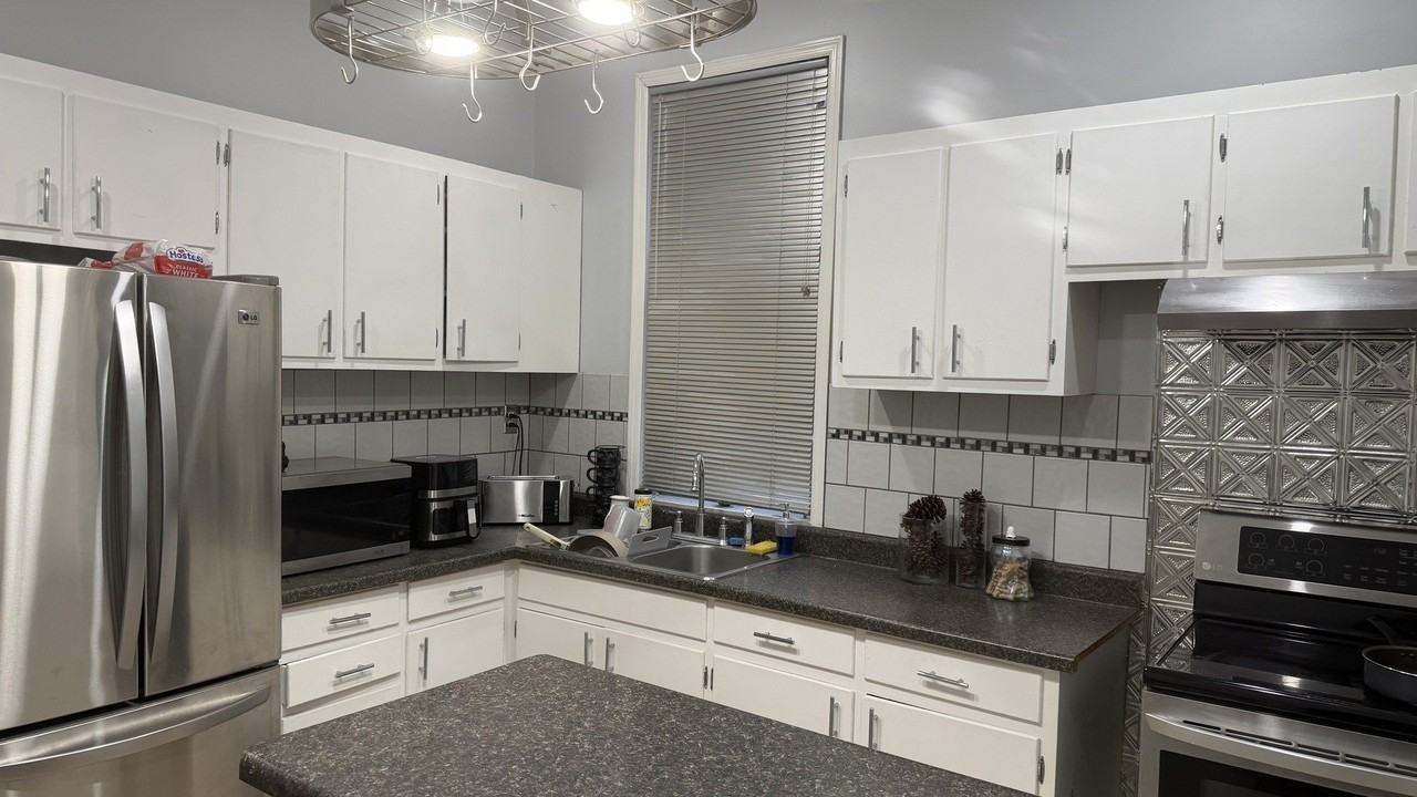 11824 S Stewart Ave Unit 1 - Photo 5 of 7