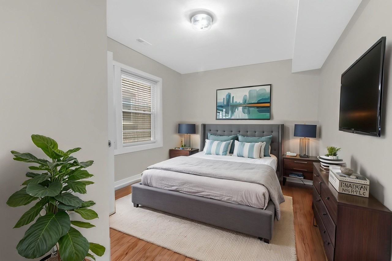 8042 S Champlain Ave Apt 2 - Photo 6 of 17