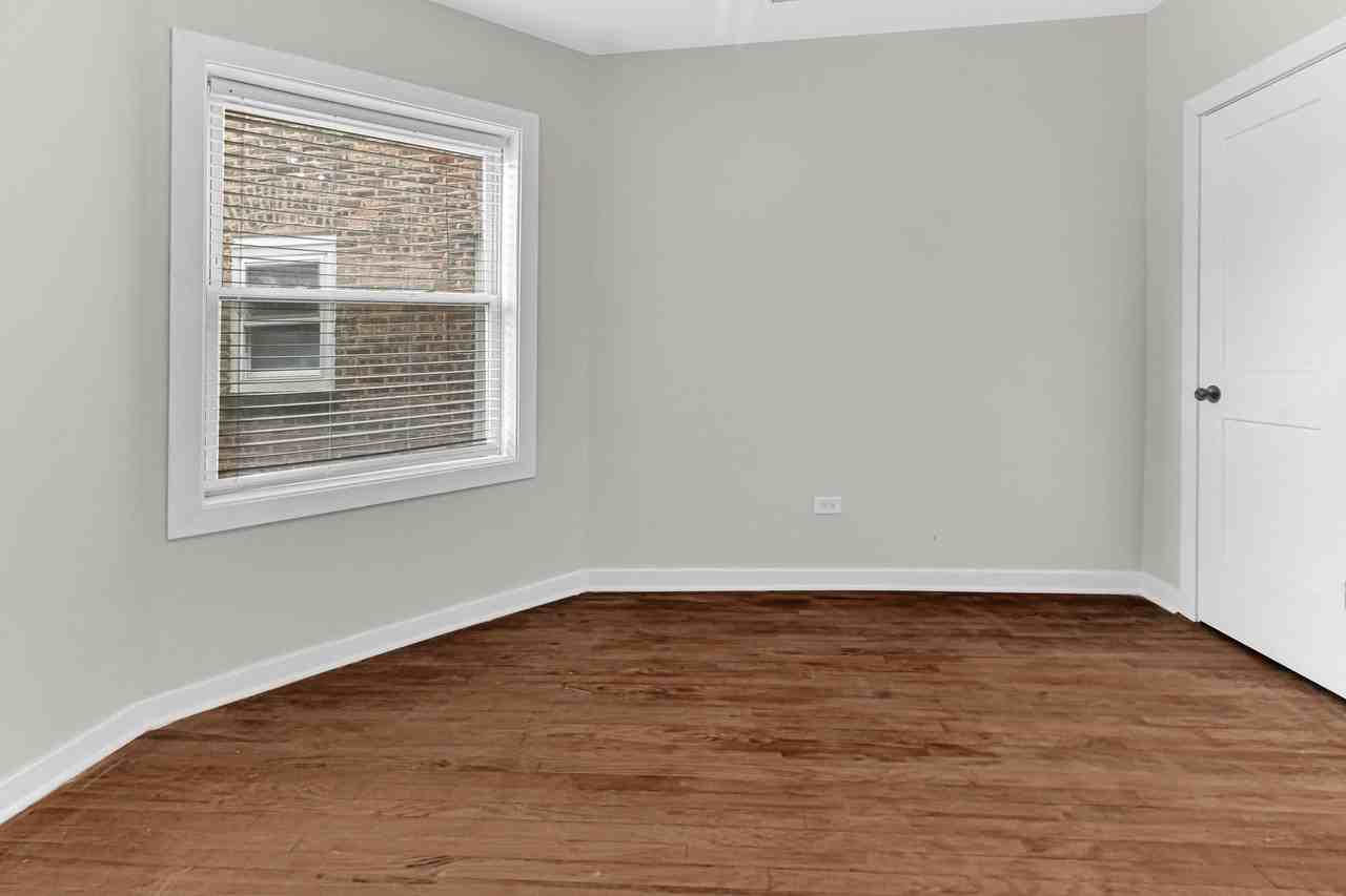 8042 S Champlain Ave Apt 2 - Photo 7 of 17