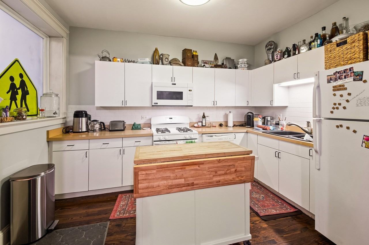 4854 N Albany Ave Apt 1 - Photo 6 of 20