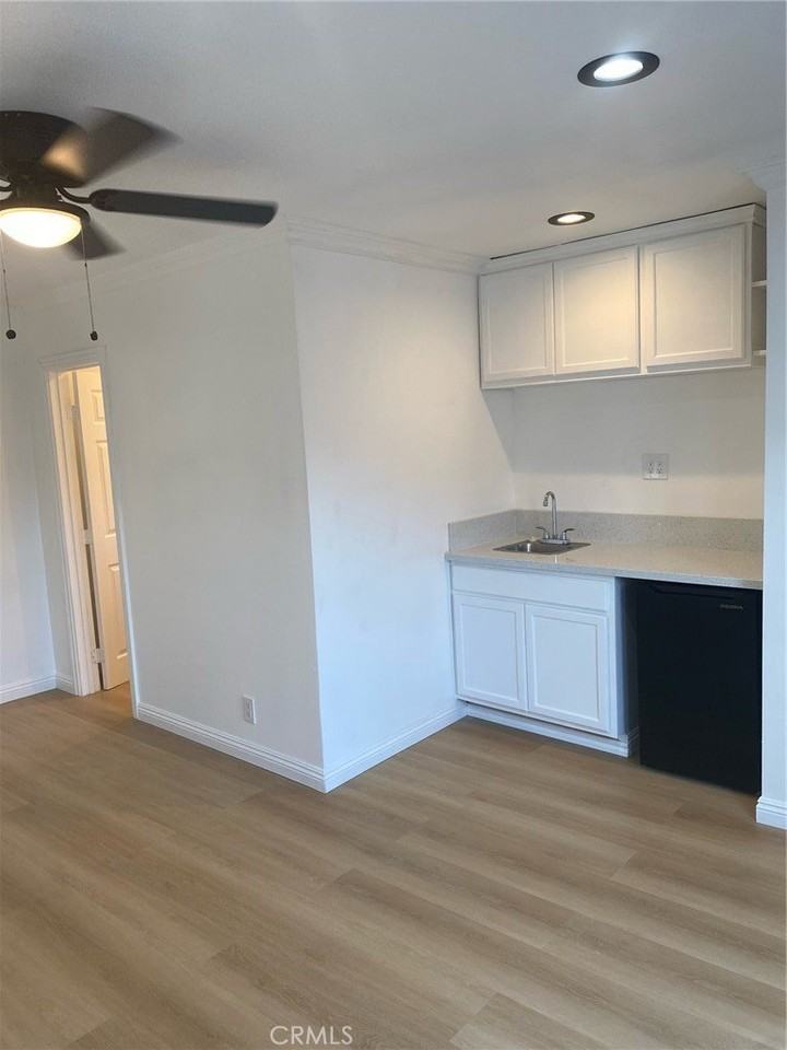 7958 Hershey St - Photo 7 of 9