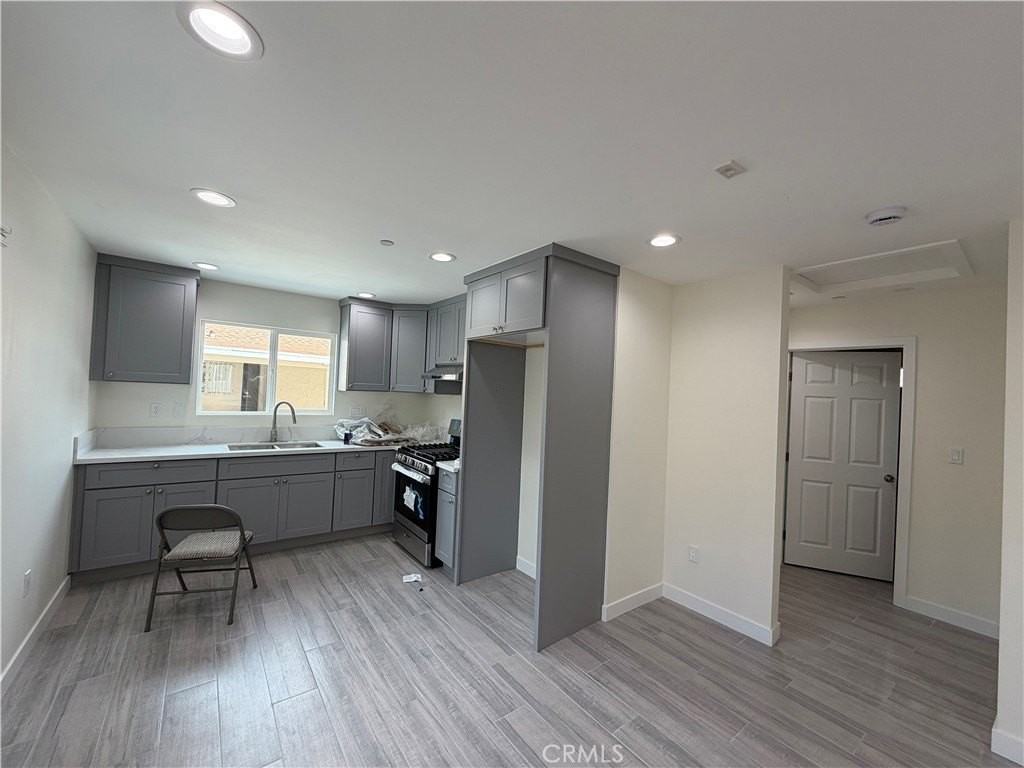 321 Elm St - Photo 5 of 11