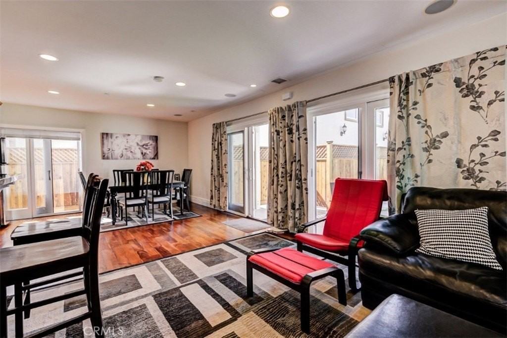 2504 23rd St #B - Photo 2 of 11