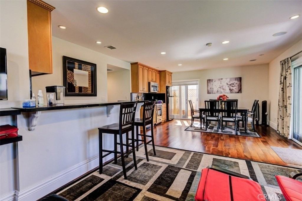 2504 23rd St #B - Photo 3 of 11