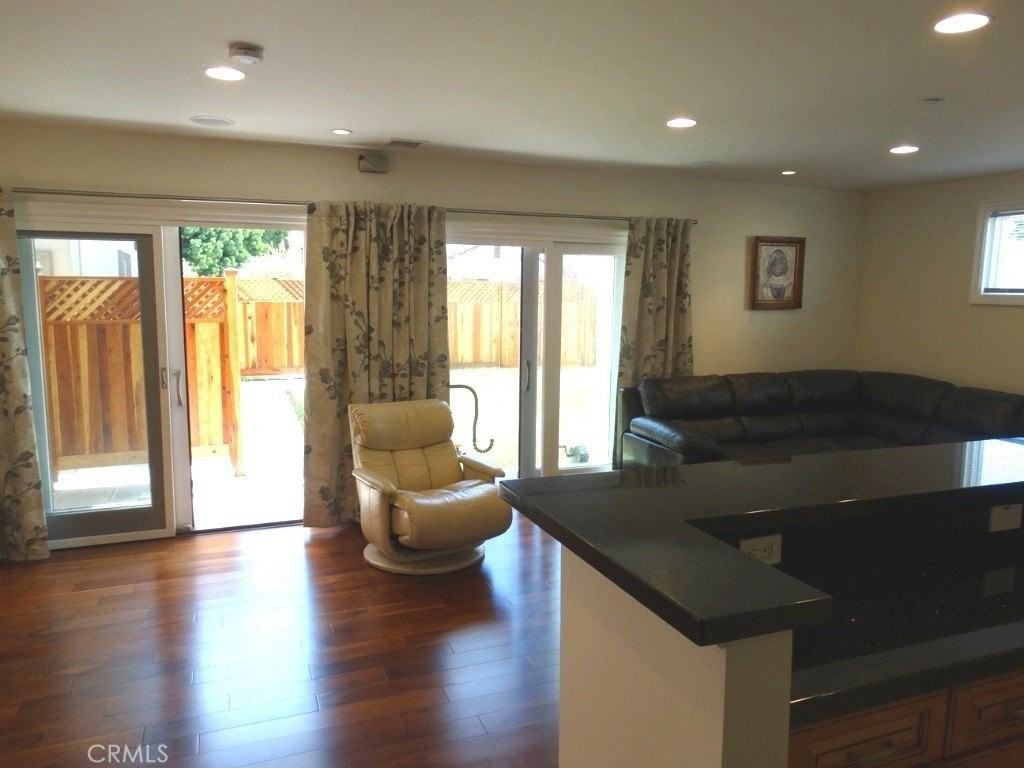 2504 23rd St #B - Photo 6 of 11