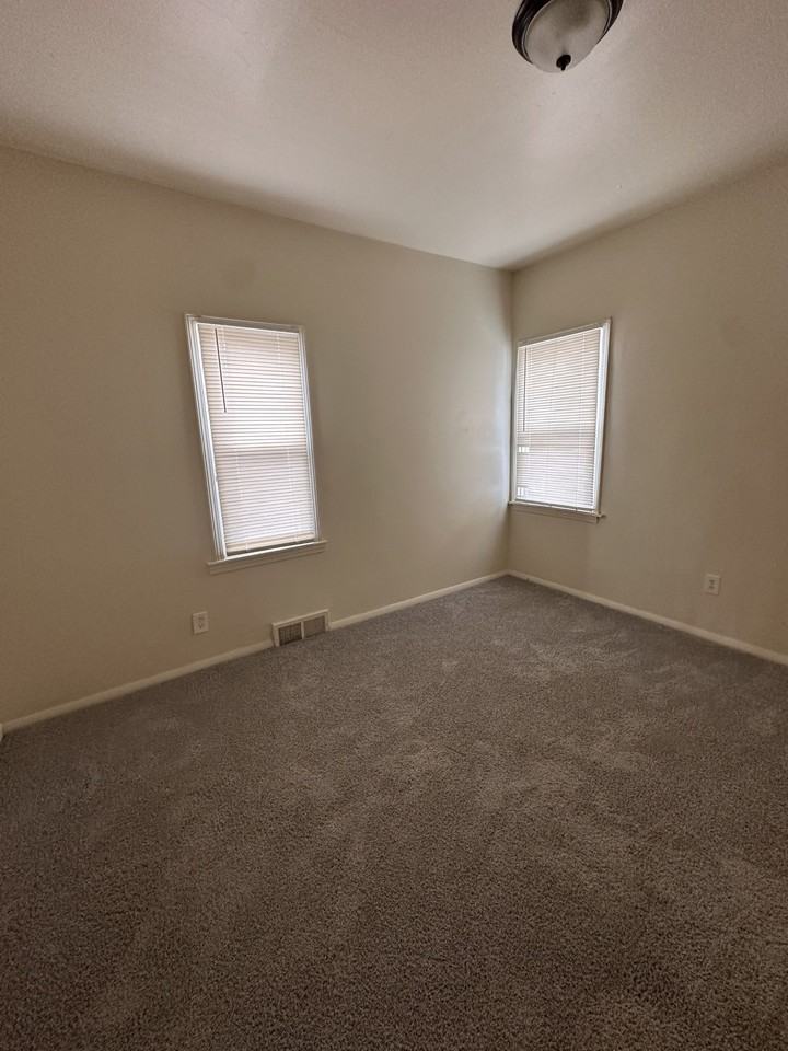 19457 Evergreen Rd #1 - Photo 3 of 18