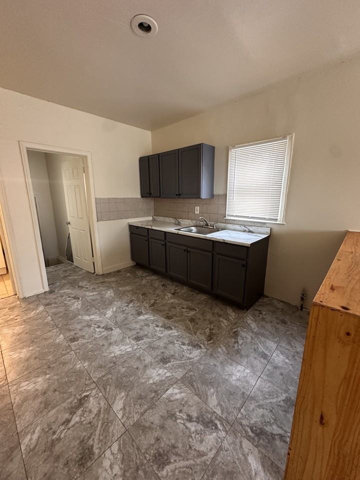 19457 Evergreen Rd #1 - Photo 4 of 18