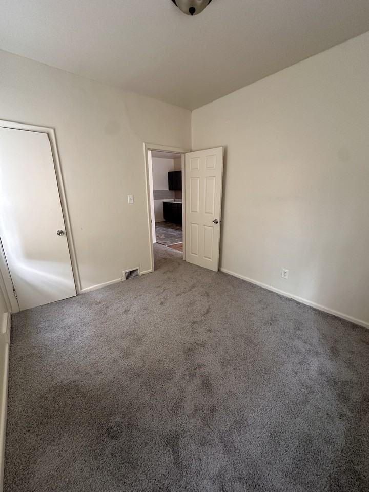 19457 Evergreen Rd #1 - Photo 6 of 18