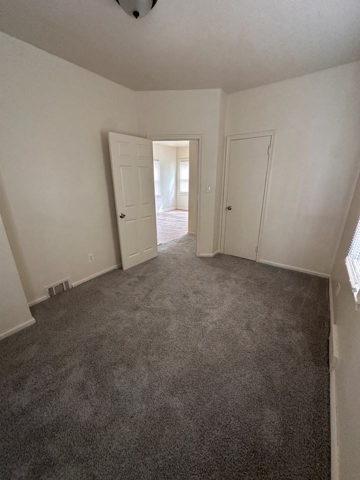 19457 Evergreen Rd #1 - Photo 7 of 18