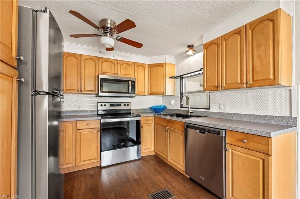 40 Le Mans Dr - Photo 3 of 28