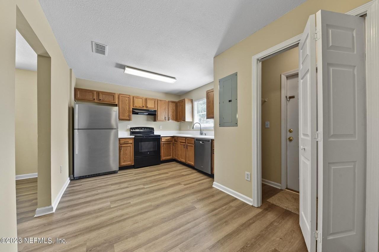 1984 Mary St - Photo 7 of 21