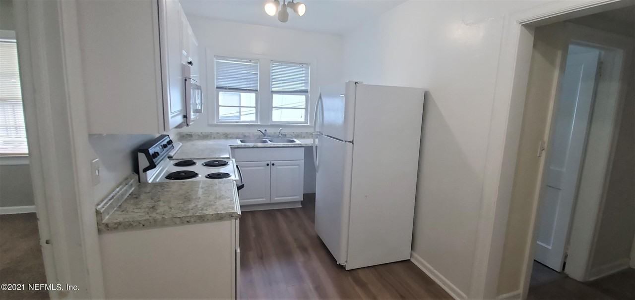 2050 Dellwood Ave #3 - Photo 2 of 12