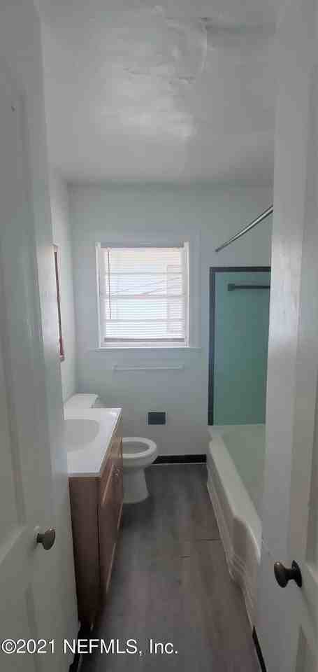 2050 Dellwood Ave #3 - Photo 4 of 12